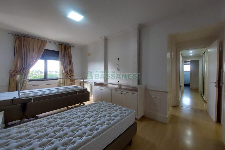 Apto Mobiliado com 198m², 5 dormitórios, 4 vagas, no bairro Lourdes em Caxias do Sul para Alugar