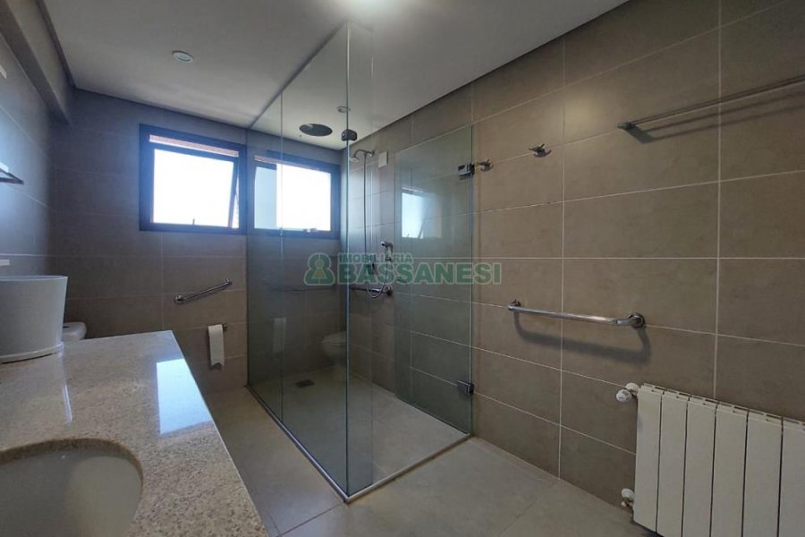 Apto Mobiliado com 198m², 5 dormitórios, 4 vagas, no bairro Lourdes em Caxias do Sul para Alugar