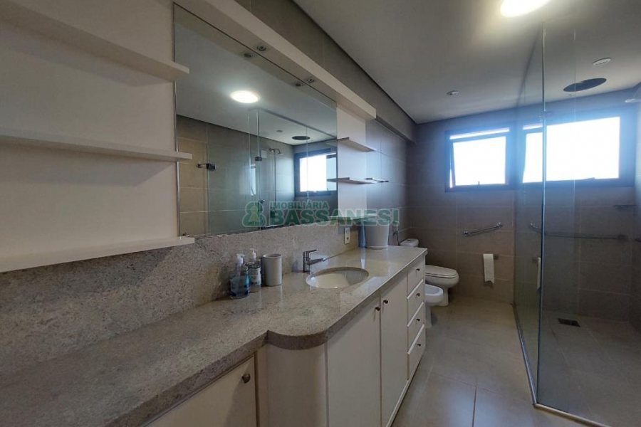 Apto Mobiliado com 198m², 5 dormitórios, 4 vagas, no bairro Lourdes em Caxias do Sul para Alugar