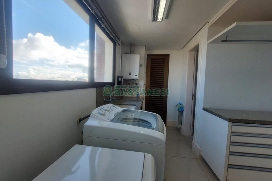 Apto Mobiliado com 198m², 5 dormitórios, 4 vagas, no bairro Lourdes em Caxias do Sul para Alugar