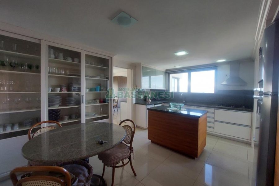 Apto Mobiliado com 198m², 5 dormitórios, 4 vagas, no bairro Lourdes em Caxias do Sul para Alugar