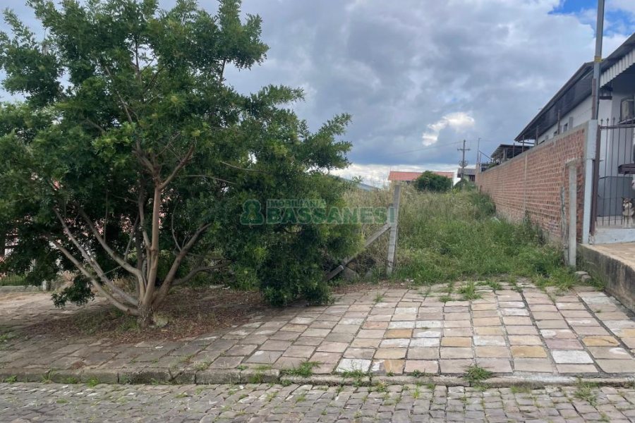 Terreno, no bairro Nossa Senhora de Fátima em Caxias do Sul para Comprar