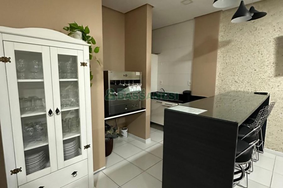 Apto Mobiliado com 67m², 3 dormitórios, 2 vagas, no bairro Lourdes em Caxias do Sul para Alugar