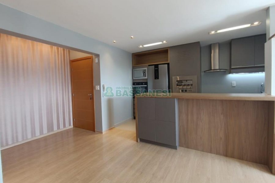 Apto Mobiliado com 67m², 2 dormitórios, 1 vaga, no bairro Centro em Caxias do Sul para Alugar