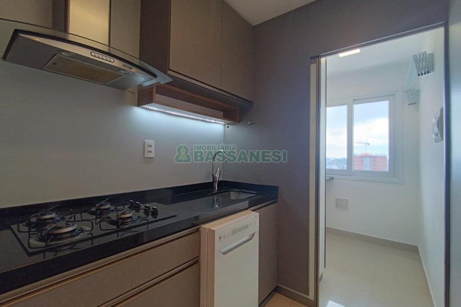 Apto Mobiliado com 67m², 2 dormitórios, 1 vaga, no bairro Centro em Caxias do Sul para Alugar