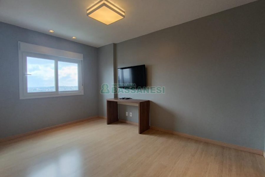 Apto Mobiliado com 67m², 2 dormitórios, 1 vaga, no bairro Centro em Caxias do Sul para Alugar