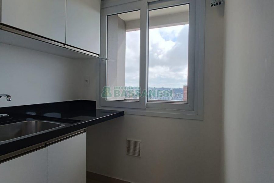 Apto Mobiliado com 67m², 2 dormitórios, 1 vaga, no bairro Centro em Caxias do Sul para Alugar