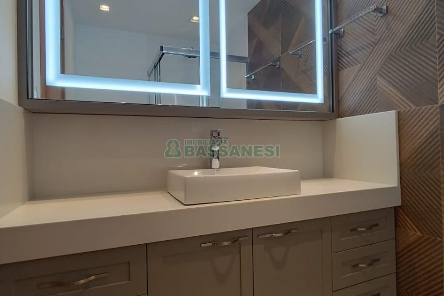 Apto Mobiliado com 67m², 2 dormitórios, 1 vaga, no bairro Centro em Caxias do Sul para Alugar