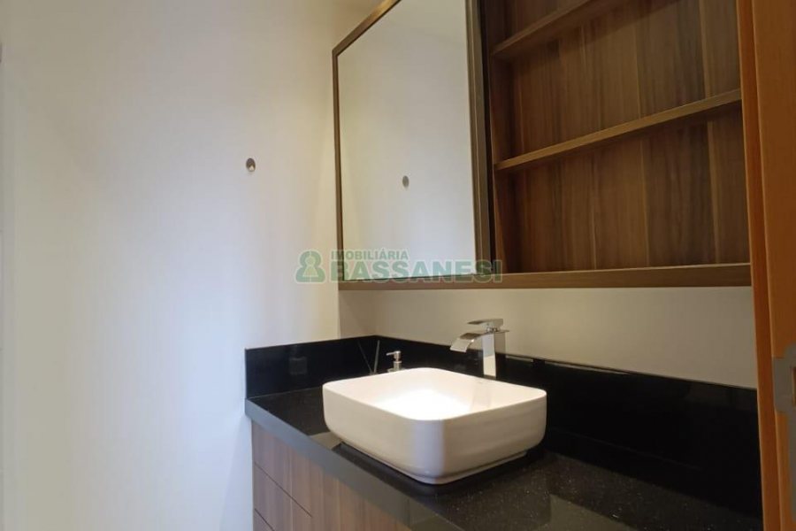 Apto Mobiliado com 67m², 2 dormitórios, 1 vaga, no bairro Centro em Caxias do Sul para Alugar