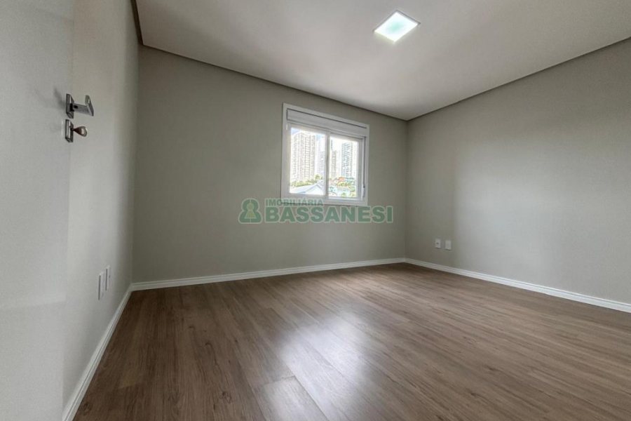 Apartamento com 72m², 2 dormitórios, 2 vagas, no bairro Santa Catarina em Caxias do Sul para Alugar