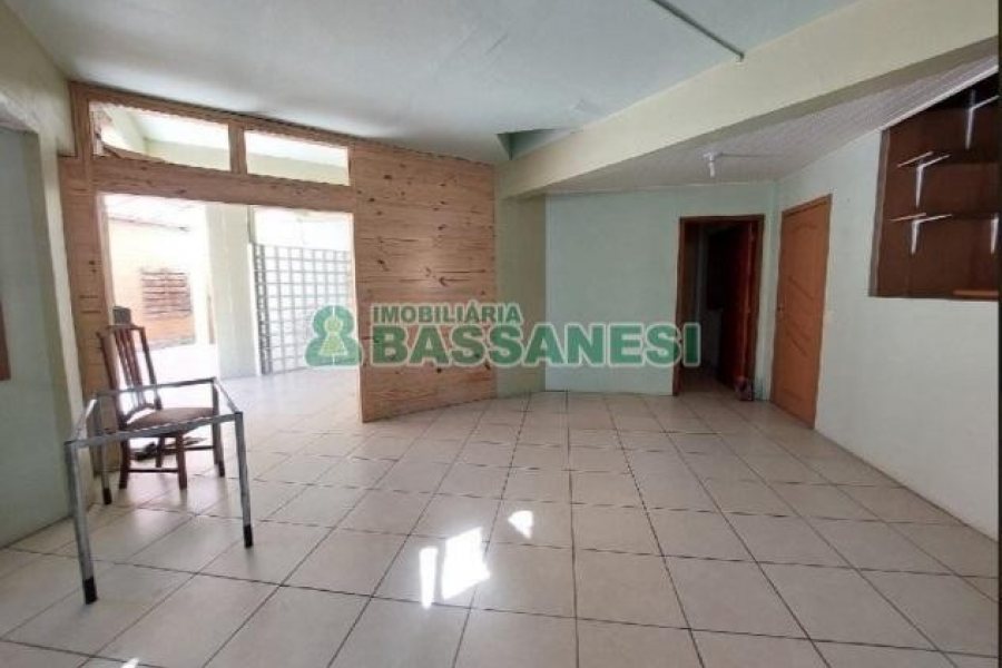 Casa com 208m², 5 dormitórios, 3 vagas, no bairro Santa Catarina em Caxias do Sul para Comprar