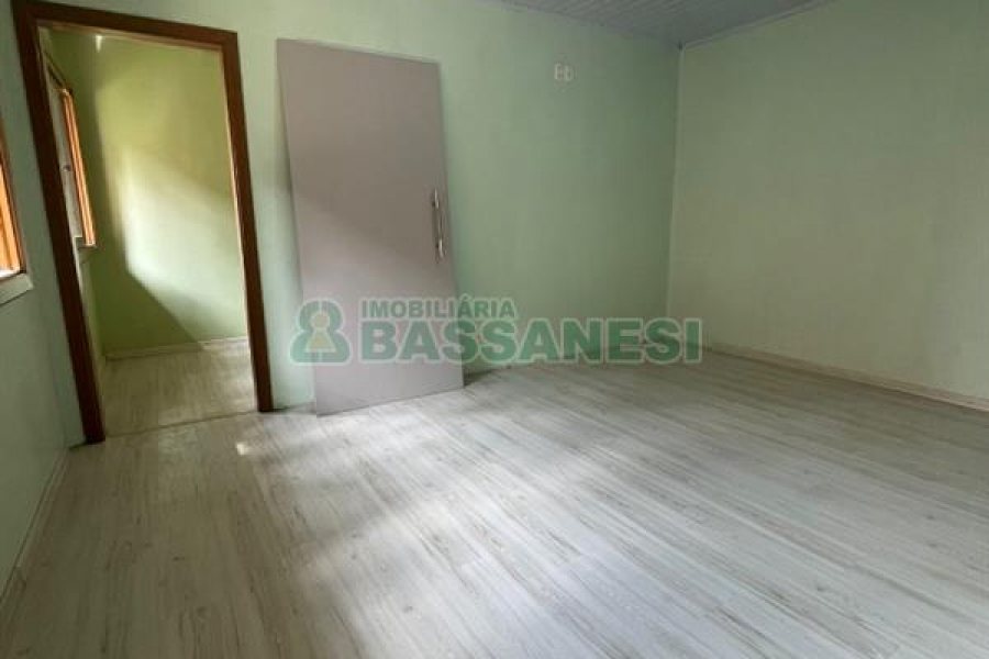 Casa com 208m², 5 dormitórios, 3 vagas, no bairro Santa Catarina em Caxias do Sul para Comprar