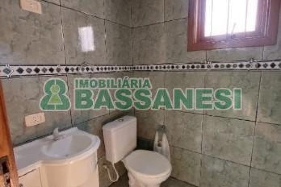 Casa com 208m², 5 dormitórios, 3 vagas, no bairro Santa Catarina em Caxias do Sul para Comprar