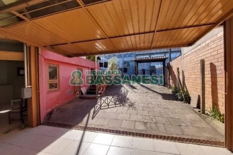 Casa com 208m², 5 dormitórios, 3 vagas, no bairro Santa Catarina em Caxias do Sul para Comprar