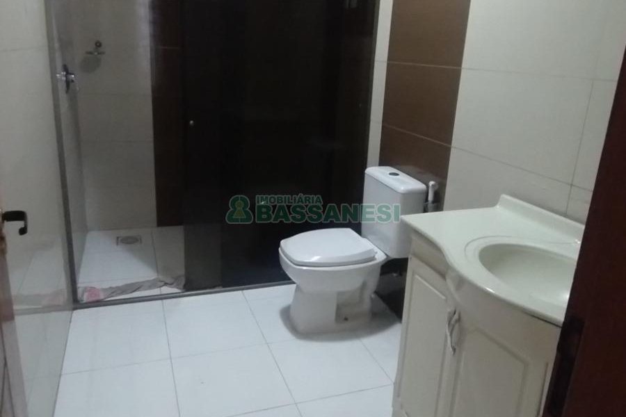 Casa com 208m², 5 dormitórios, 3 vagas, no bairro Santa Catarina em Caxias do Sul para Comprar