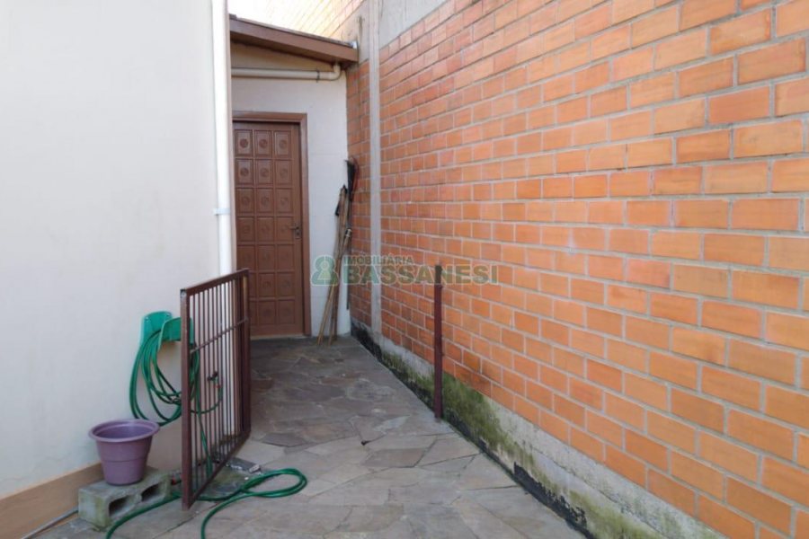 Casa com 208m², 5 dormitórios, 3 vagas, no bairro Santa Catarina em Caxias do Sul para Comprar