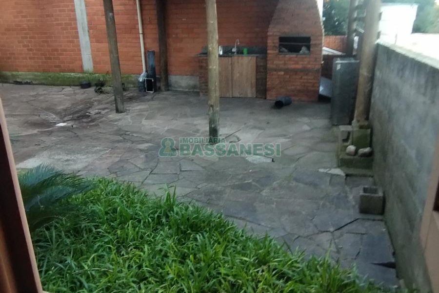 Casa com 208m², 5 dormitórios, 3 vagas, no bairro Santa Catarina em Caxias do Sul para Comprar
