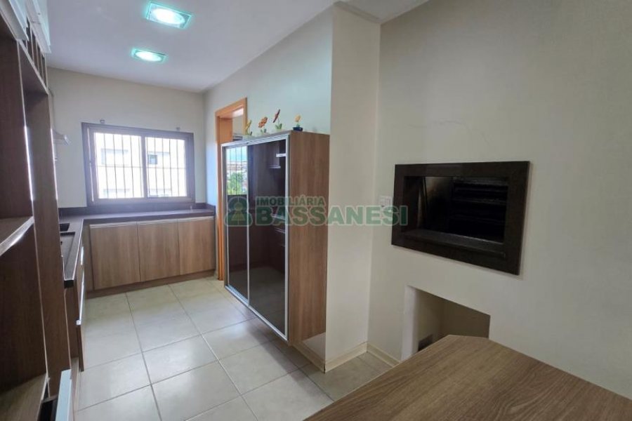 Apartamento com 112m², 3 dormitórios, 2 vagas, no bairro Panazzolo em Caxias do Sul para Comprar