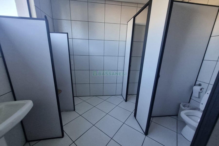 Predio com 2500m², 23 vagas, no bairro Lourdes em Caxias do Sul para Alugar