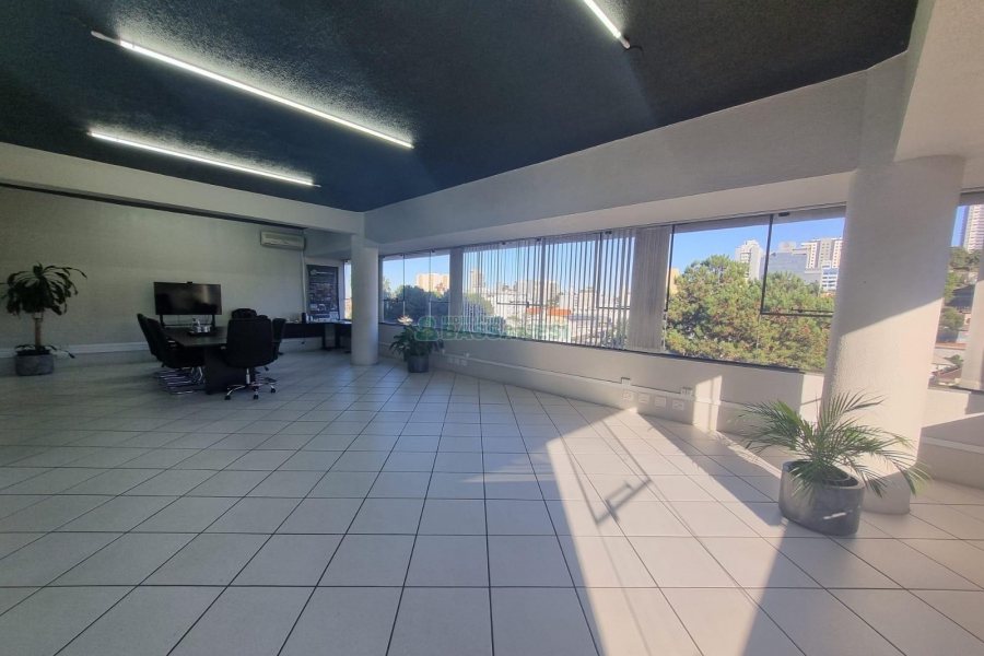 Predio com 2500m², 23 vagas, no bairro Lourdes em Caxias do Sul para Alugar