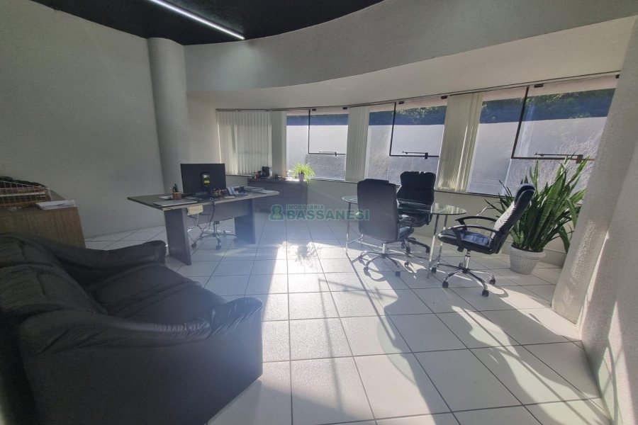 Predio com 2500m², 23 vagas, no bairro Lourdes em Caxias do Sul para Alugar