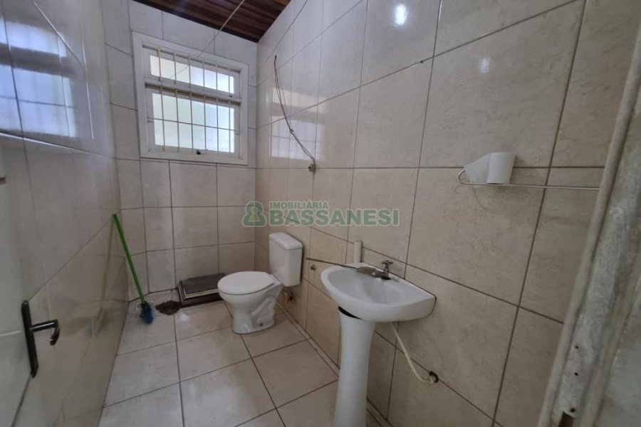 Casa com 100m², 2 dormitórios, no bairro Fatima em Caxias do Sul para Alugar