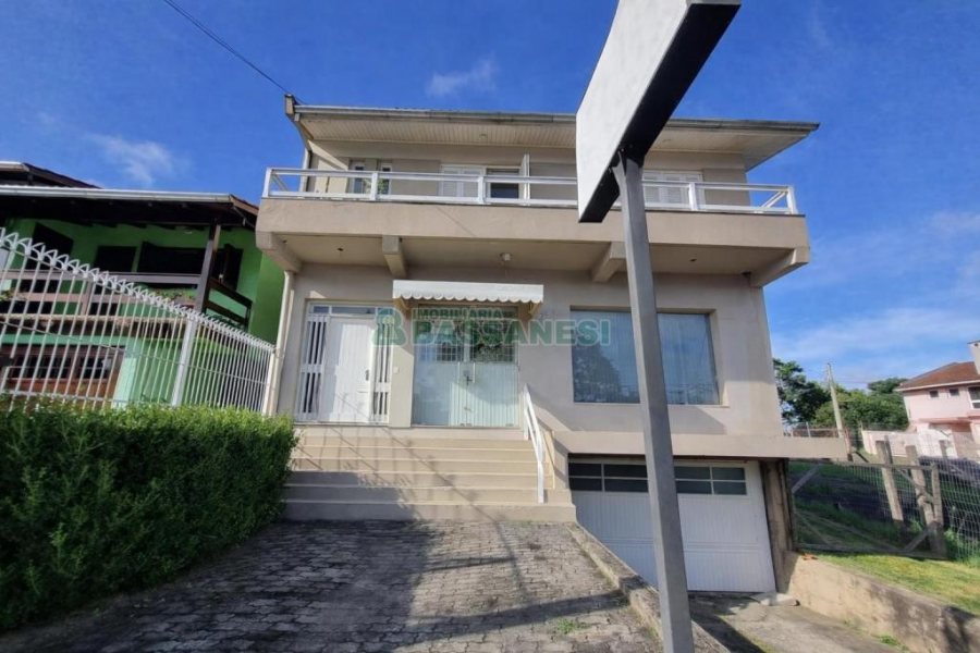 Casa com 100m², 2 dormitórios, no bairro Fatima em Caxias do Sul para Alugar