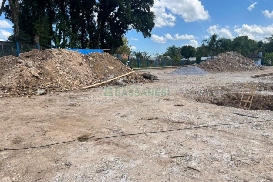 Pavilhão com 1364m², no bairro São Virgílio em Caxias do Sul para Alugar