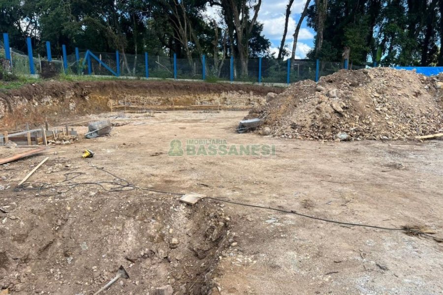 Pavilhão com 1364m², no bairro São Virgílio em Caxias do Sul para Alugar