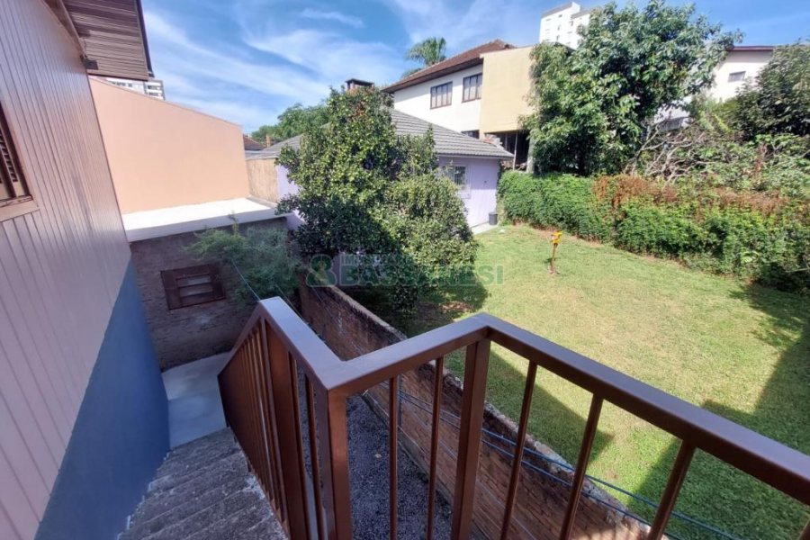 Casa com 56m², 2 dormitórios, 1 vaga, no bairro Rio Branco em Caxias do Sul para Alugar