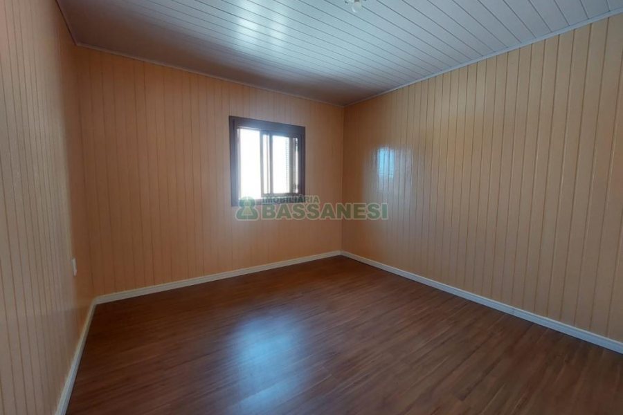 Casa com 56m², 2 dormitórios, 1 vaga, no bairro Rio Branco em Caxias do Sul para Alugar