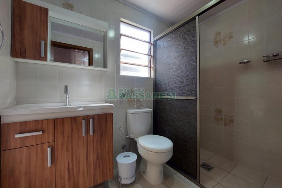 Casa com 56m², 2 dormitórios, 1 vaga, no bairro Rio Branco em Caxias do Sul para Alugar