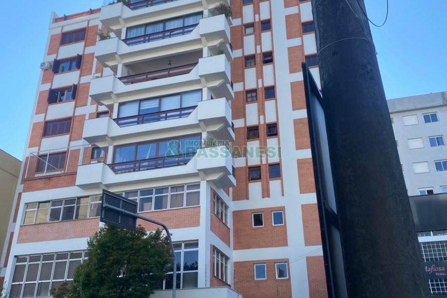 Apartamento com 237m², 3 dormitórios, 4 vagas, no bairro São Pelegrino em Caxias do Sul para Comprar