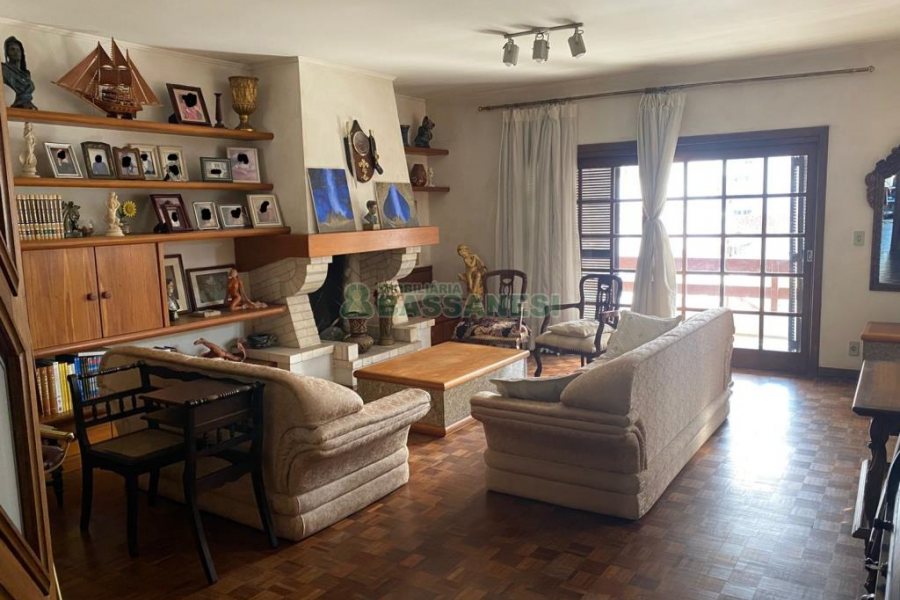 Apartamento com 237m², 3 dormitórios, 4 vagas, no bairro São Pelegrino em Caxias do Sul para Comprar