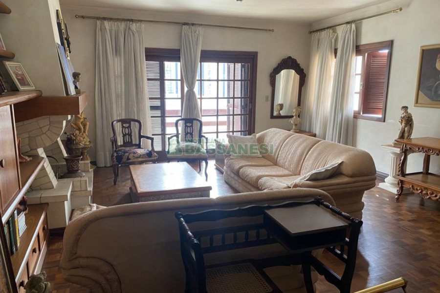 Apartamento com 237m², 3 dormitórios, 4 vagas, no bairro São Pelegrino em Caxias do Sul para Comprar