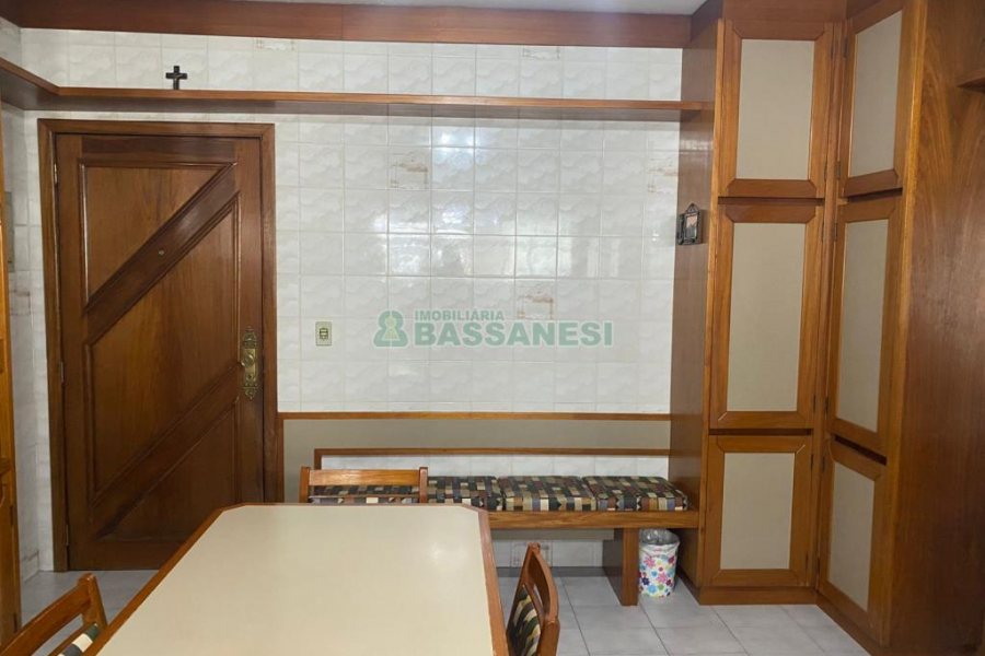 Apartamento com 237m², 3 dormitórios, 4 vagas, no bairro São Pelegrino em Caxias do Sul para Comprar