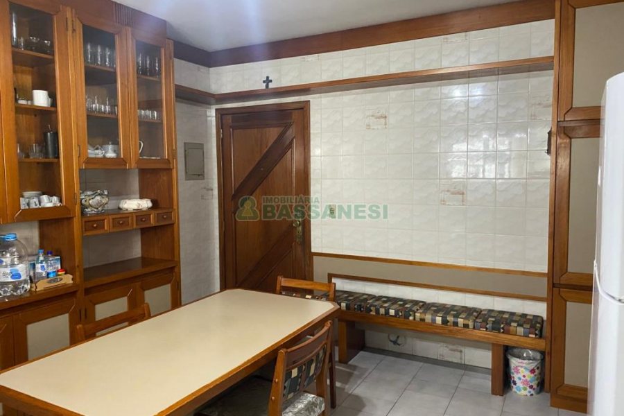 Apartamento com 237m², 3 dormitórios, 4 vagas, no bairro São Pelegrino em Caxias do Sul para Comprar