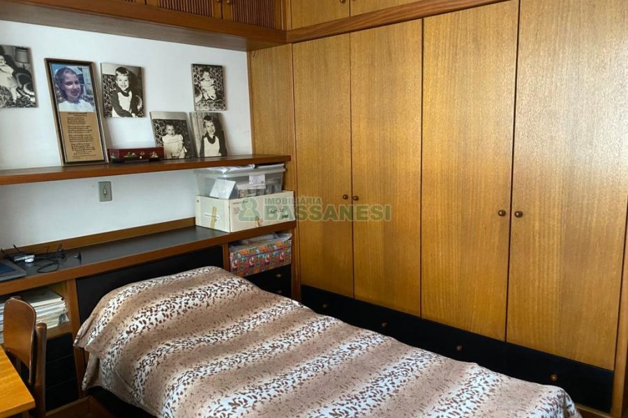 Apartamento com 237m², 3 dormitórios, 4 vagas, no bairro São Pelegrino em Caxias do Sul para Comprar