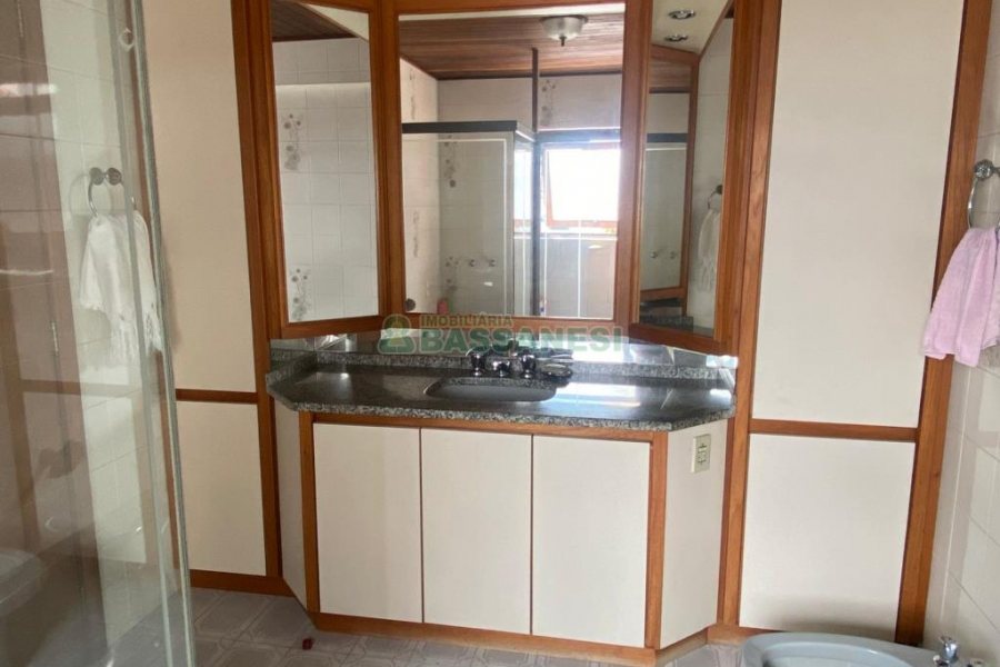 Apartamento com 237m², 3 dormitórios, 4 vagas, no bairro São Pelegrino em Caxias do Sul para Comprar