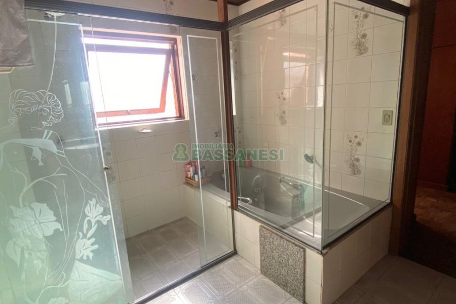 Apartamento com 237m², 3 dormitórios, 4 vagas, no bairro São Pelegrino em Caxias do Sul para Comprar