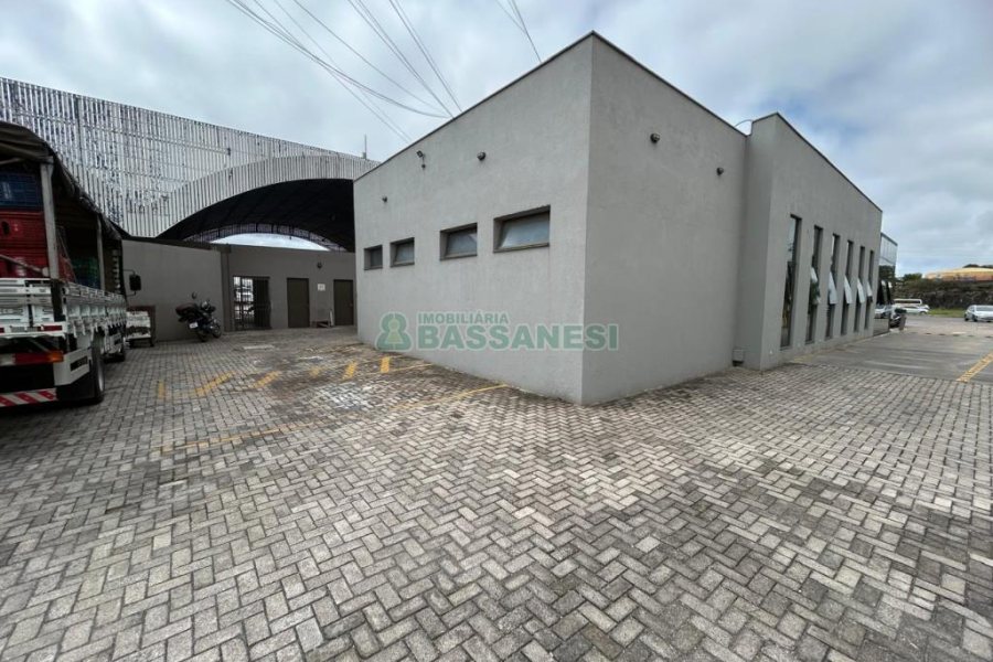 Loja com 480m², no bairro Santa Fé em Caxias do Sul para Alugar