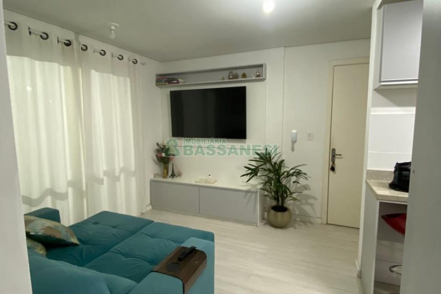 Apto Mobiliado com 56m², 2 dormitórios, 1 vaga, no bairro Pioneiro em Caxias do Sul para Alugar