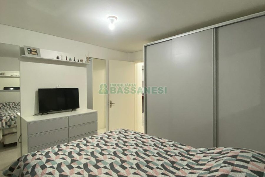 Apto Mobiliado com 56m², 2 dormitórios, 1 vaga, no bairro Pioneiro em Caxias do Sul para Alugar