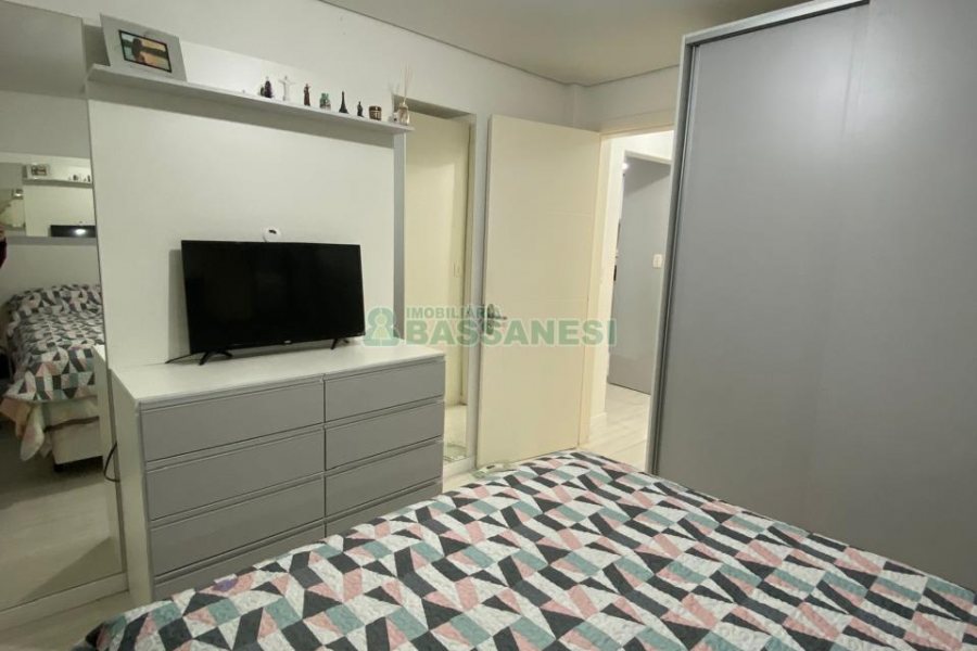 Apto Mobiliado com 56m², 2 dormitórios, 1 vaga, no bairro Pioneiro em Caxias do Sul para Alugar