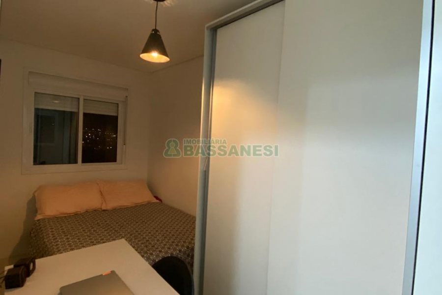 Apto Mobiliado com 56m², 2 dormitórios, 1 vaga, no bairro Pioneiro em Caxias do Sul para Alugar