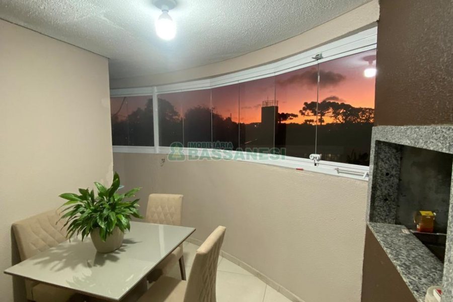 Apto Mobiliado com 56m², 2 dormitórios, 1 vaga, no bairro Pioneiro em Caxias do Sul para Alugar