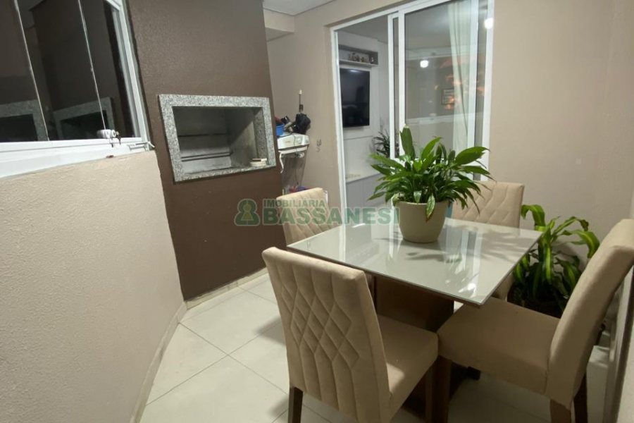 Apto Mobiliado com 56m², 2 dormitórios, 1 vaga, no bairro Pioneiro em Caxias do Sul para Alugar