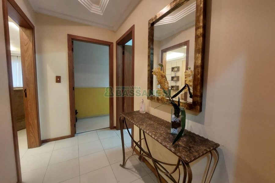 Apto Mobiliado com 125m², 3 dormitórios, 1 vaga, no bairro São Leopoldo em Caxias do Sul para Alugar