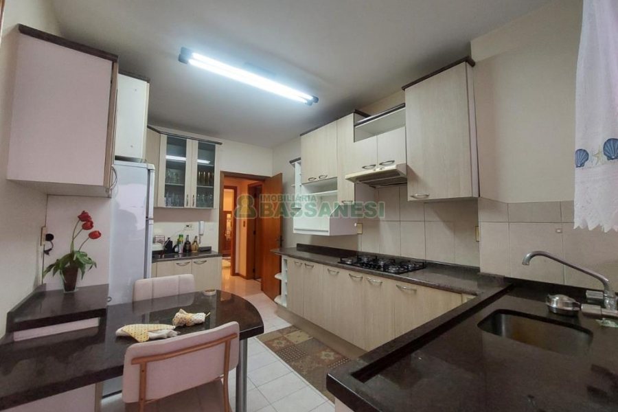 Apto Mobiliado com 125m², 3 dormitórios, 1 vaga, no bairro São Leopoldo em Caxias do Sul para Alugar