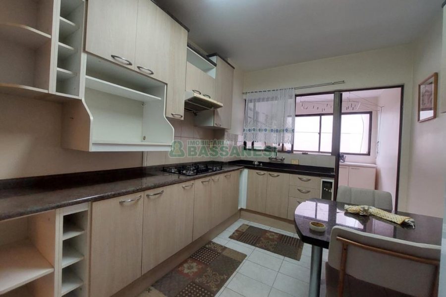 Apto Mobiliado com 125m², 3 dormitórios, 1 vaga, no bairro São Leopoldo em Caxias do Sul para Alugar